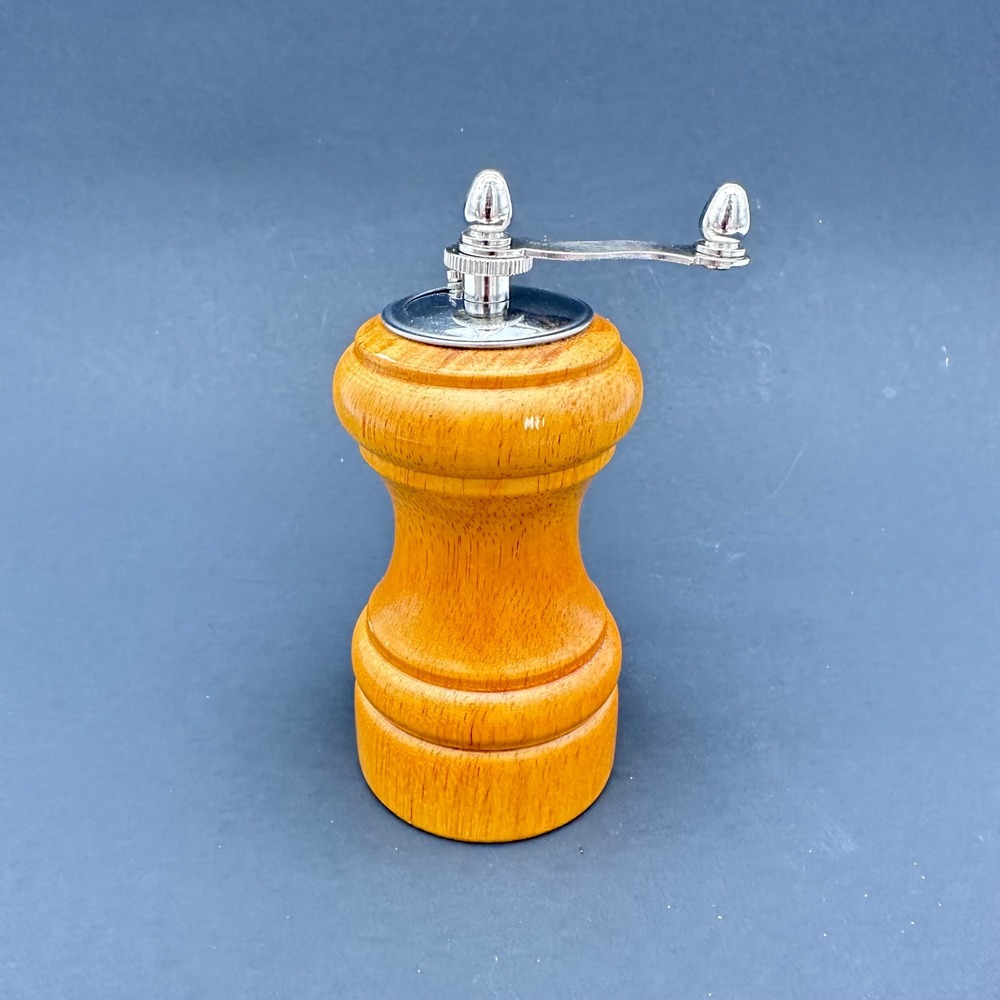 Chef Specialties Pepper Mill 5.5in Honey Oak Wood Crank Handle Forged Steel